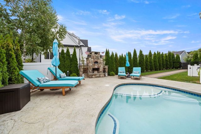 2 Oneil Way, Saugus, MA 01906