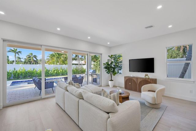 309 Claremont Lane, West Palm Beach, FL 33404