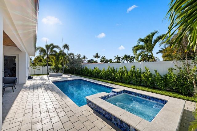 309 Claremont Lane, West Palm Beach, FL 33404
