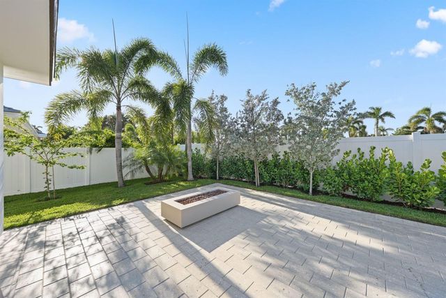309 Claremont Lane, West Palm Beach, FL 33404