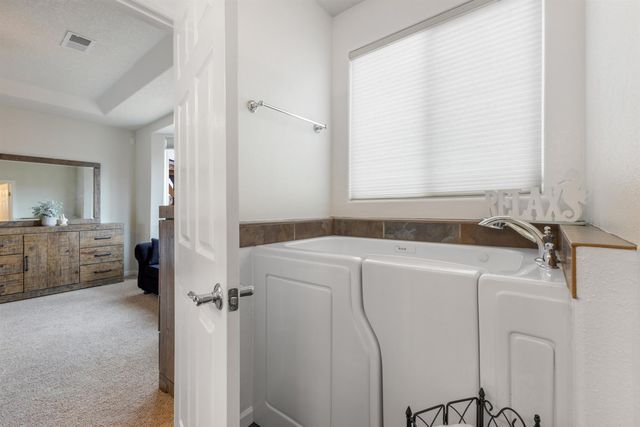 4221 North Pole Loop NE, Rio Rancho, NM 87144