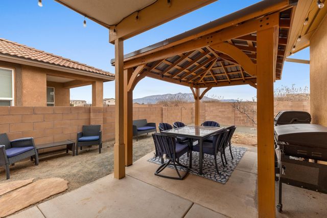 4221 North Pole Loop NE, Rio Rancho, NM 87144