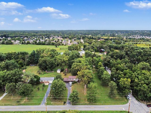 103 W Division Road, Valparaiso, IN 46385