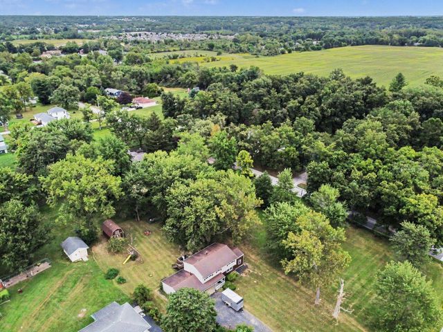 103 W Division Road, Valparaiso, IN 46385