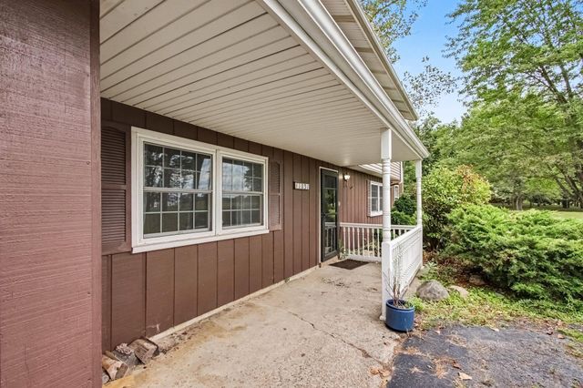 103 W Division Road, Valparaiso, IN 46385