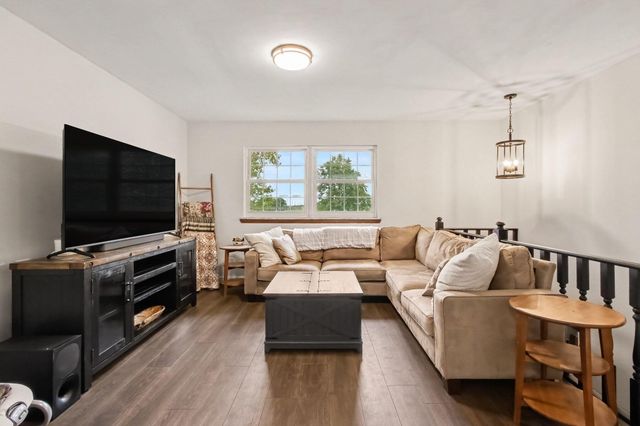 103 W Division Road, Valparaiso, IN 46385
