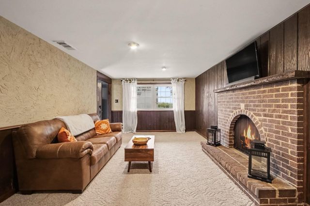 103 W Division Road, Valparaiso, IN 46385