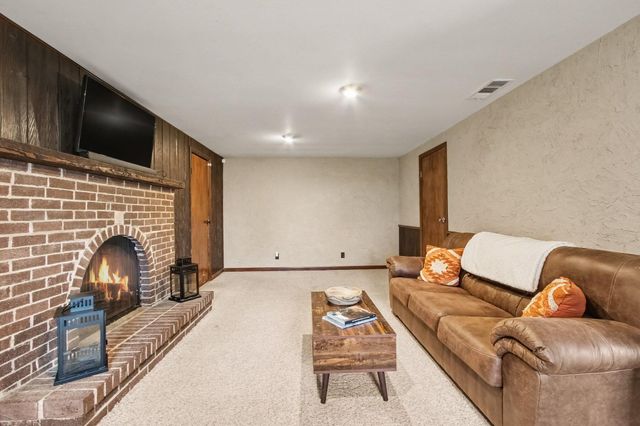 103 W Division Road, Valparaiso, IN 46385