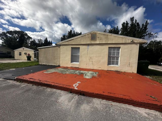 3874 7th Avenue N 3878, Palm Springs, FL 33461