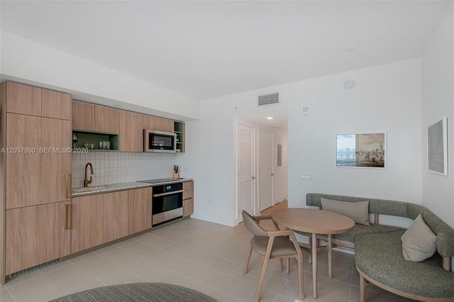 398 NE 5th St 4003, Miami, FL 33132