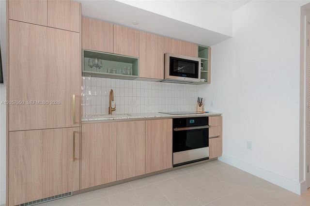 398 NE 5th St 4003, Miami, FL 33132