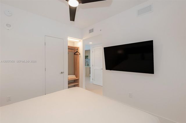 398 NE 5th St 4003, Miami, FL 33132