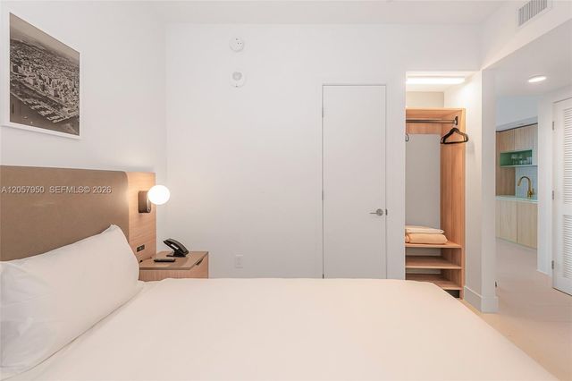 398 NE 5th St 4003, Miami, FL 33132