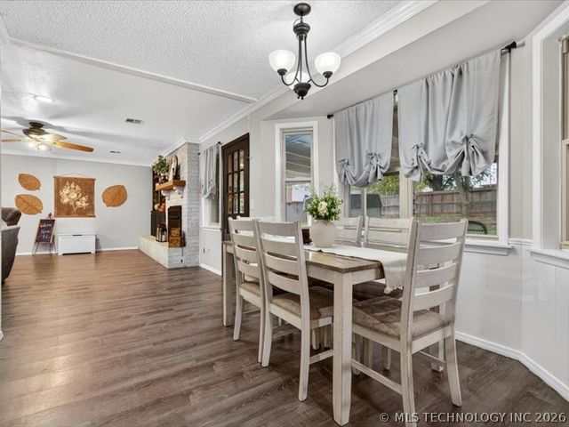 1869 Putnam Drive, Bartlesville, OK 74006
