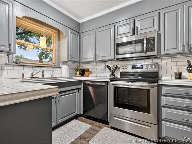 1869 Putnam Drive, Bartlesville, OK 74006