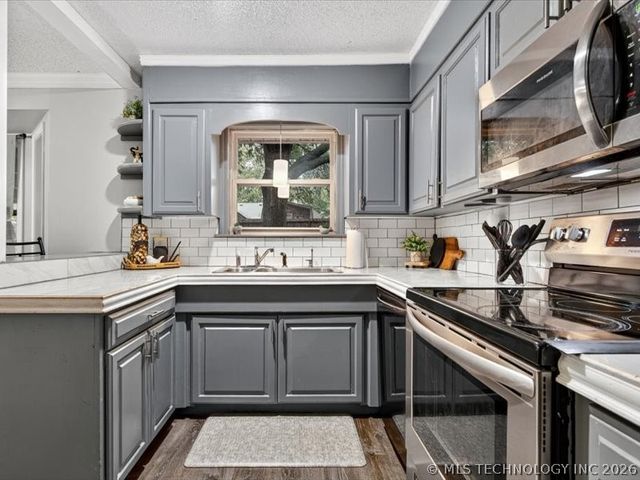 1869 Putnam Drive, Bartlesville, OK 74006