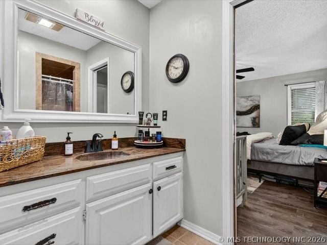 1869 Putnam Drive, Bartlesville, OK 74006