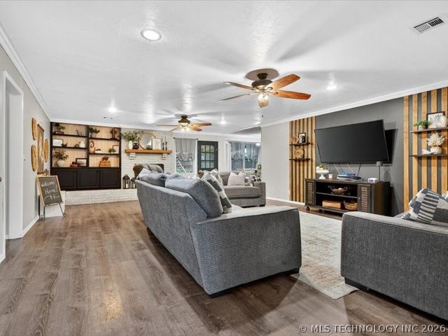 1869 Putnam Drive, Bartlesville, OK 74006