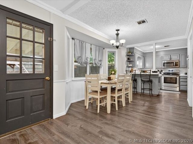 1869 Putnam Drive, Bartlesville, OK 74006