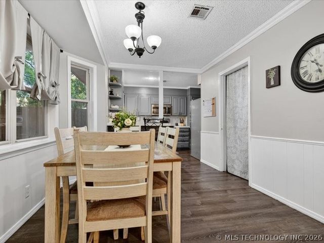 1869 Putnam Drive, Bartlesville, OK 74006