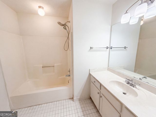 4342 Trotters Way Drive, Snellville, GA 30039