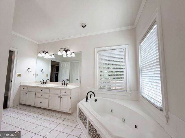 4342 Trotters Way Drive, Snellville, GA 30039