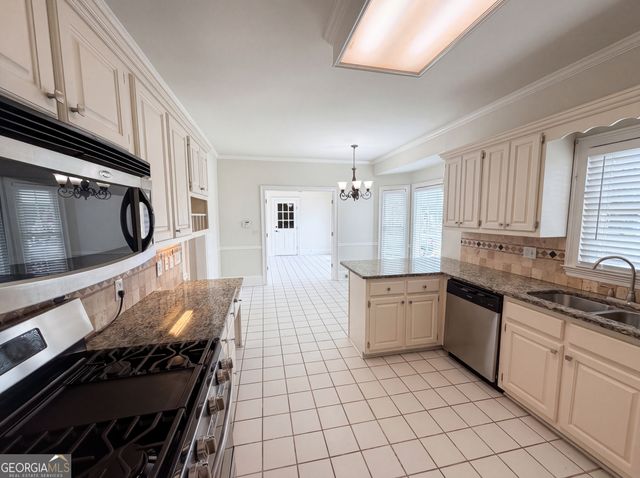 4342 Trotters Way Drive, Snellville, GA 30039