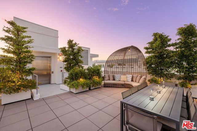 450 N Palm Drive 507, Beverly Hills, CA 90210