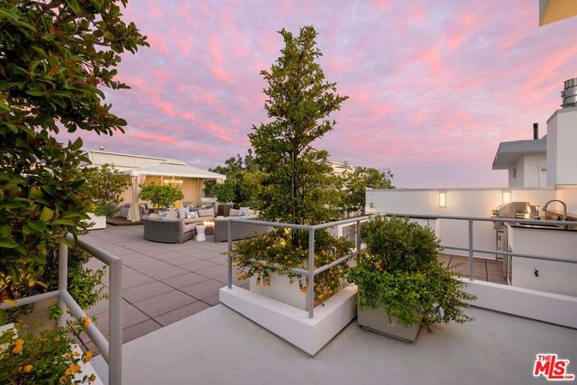 450 N Palm Drive 507, Beverly Hills, CA 90210