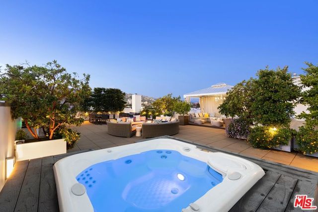 450 N Palm Drive 507, Beverly Hills, CA 90210