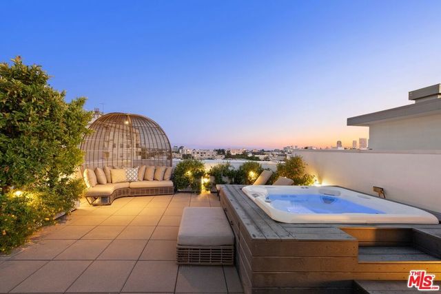 450 N Palm Drive 507, Beverly Hills, CA 90210