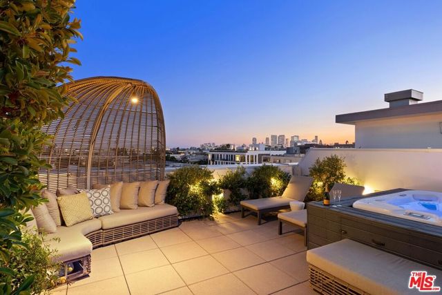 450 N Palm Drive 507, Beverly Hills, CA 90210