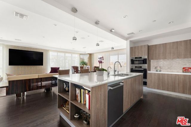 450 N Palm Drive 507, Beverly Hills, CA 90210