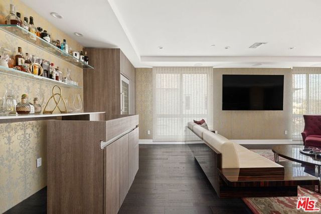 450 N Palm Drive 507, Beverly Hills, CA 90210