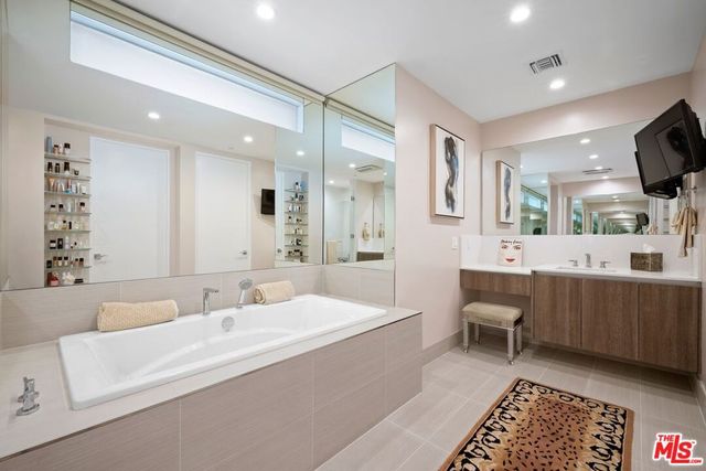 450 N Palm Drive 507, Beverly Hills, CA 90210