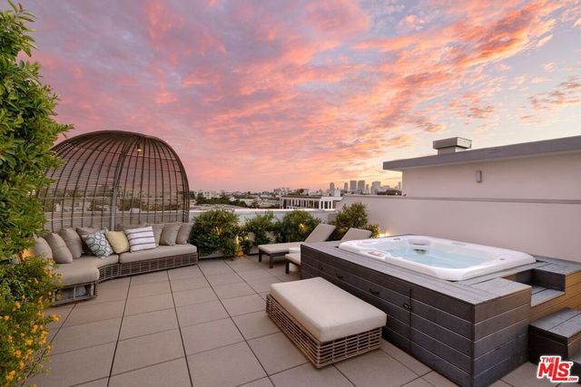 450 N Palm Drive 507, Beverly Hills, CA 90210