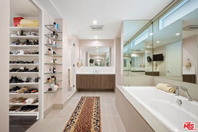 450 N Palm Drive 507, Beverly Hills, CA 90210