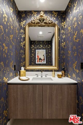 450 N Palm Drive 507, Beverly Hills, CA 90210