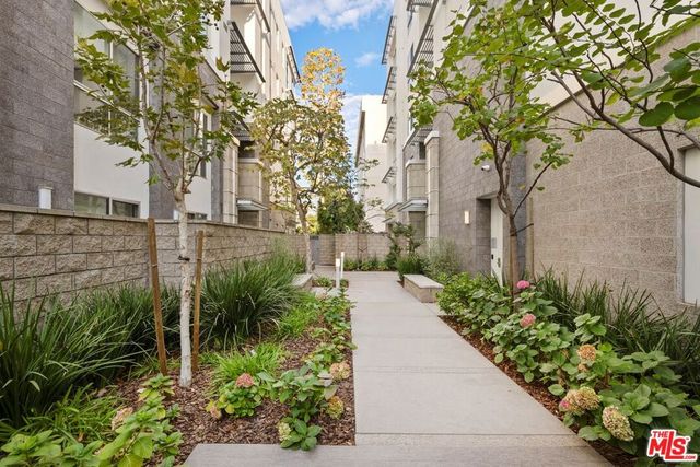 450 N Palm Drive 507, Beverly Hills, CA 90210