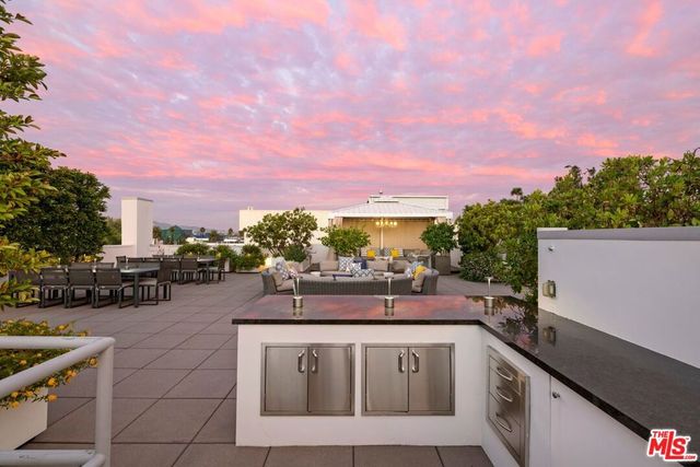 450 N Palm Drive 507, Beverly Hills, CA 90210