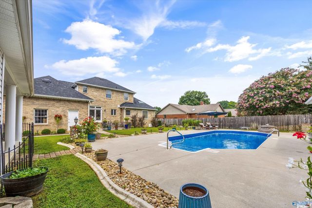 7313 Ferncliffe Drive SE, Huntsville, AL 35802