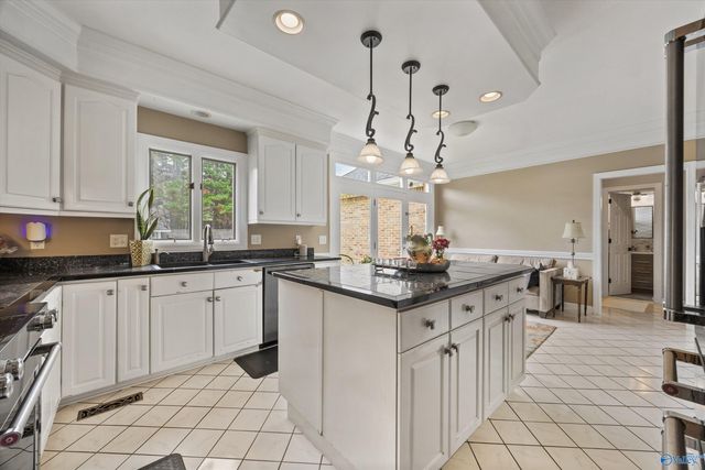 7313 Ferncliffe Drive SE, Huntsville, AL 35802