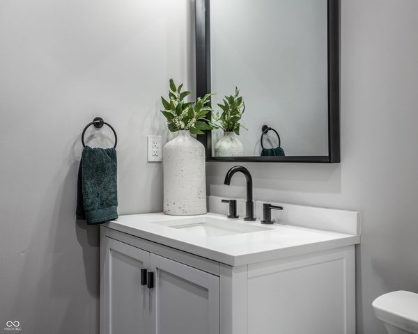 2049 N Alabama Street, Indianapolis, IN 46202