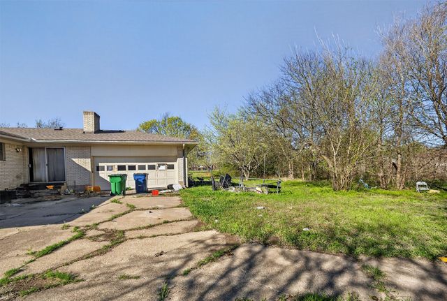 525 Lake Park Avenue, Waxahachie, TX 75165