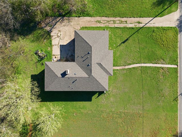 525 Lake Park Avenue, Waxahachie, TX 75165