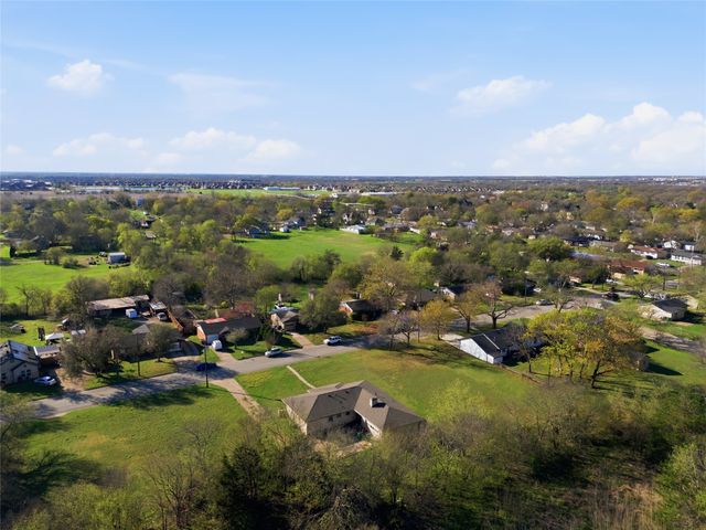 525 Lake Park Avenue, Waxahachie, TX 75165