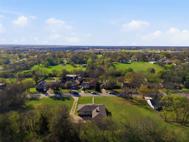 525 Lake Park Avenue, Waxahachie, TX 75165