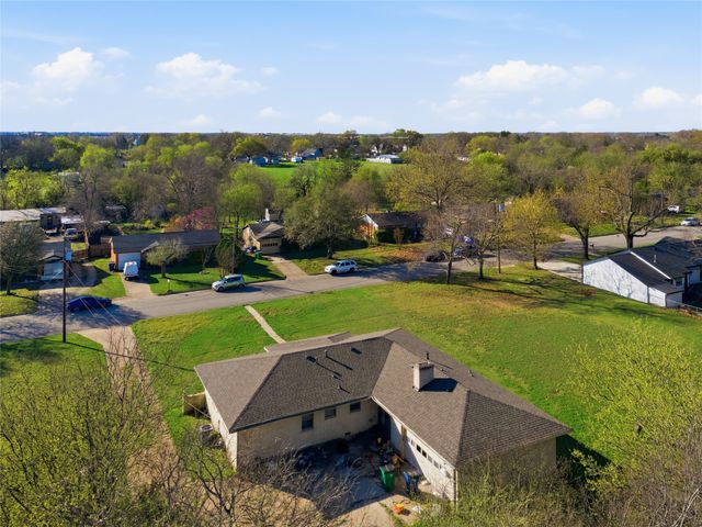 525 Lake Park Avenue, Waxahachie, TX 75165