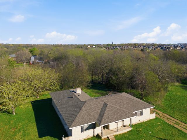 525 Lake Park Avenue, Waxahachie, TX 75165