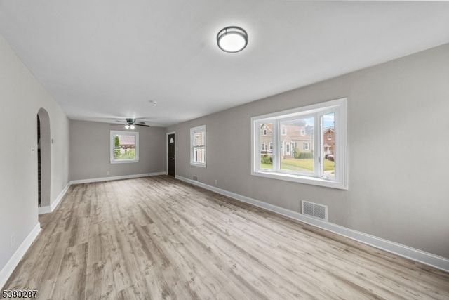 80 Burlington Rd, Clifton City, NJ 07012